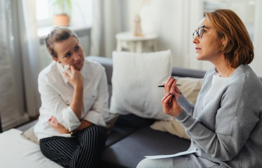 A calm, warm counselling session